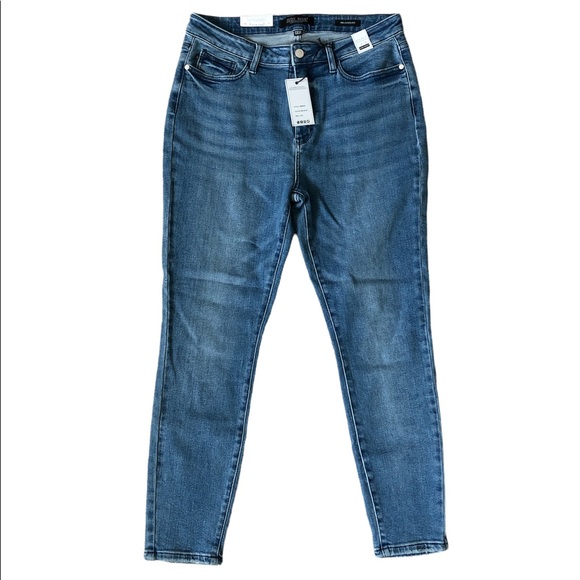 Judy Blue Denim - Judy Blue Women’s Relaxed Fit Denim